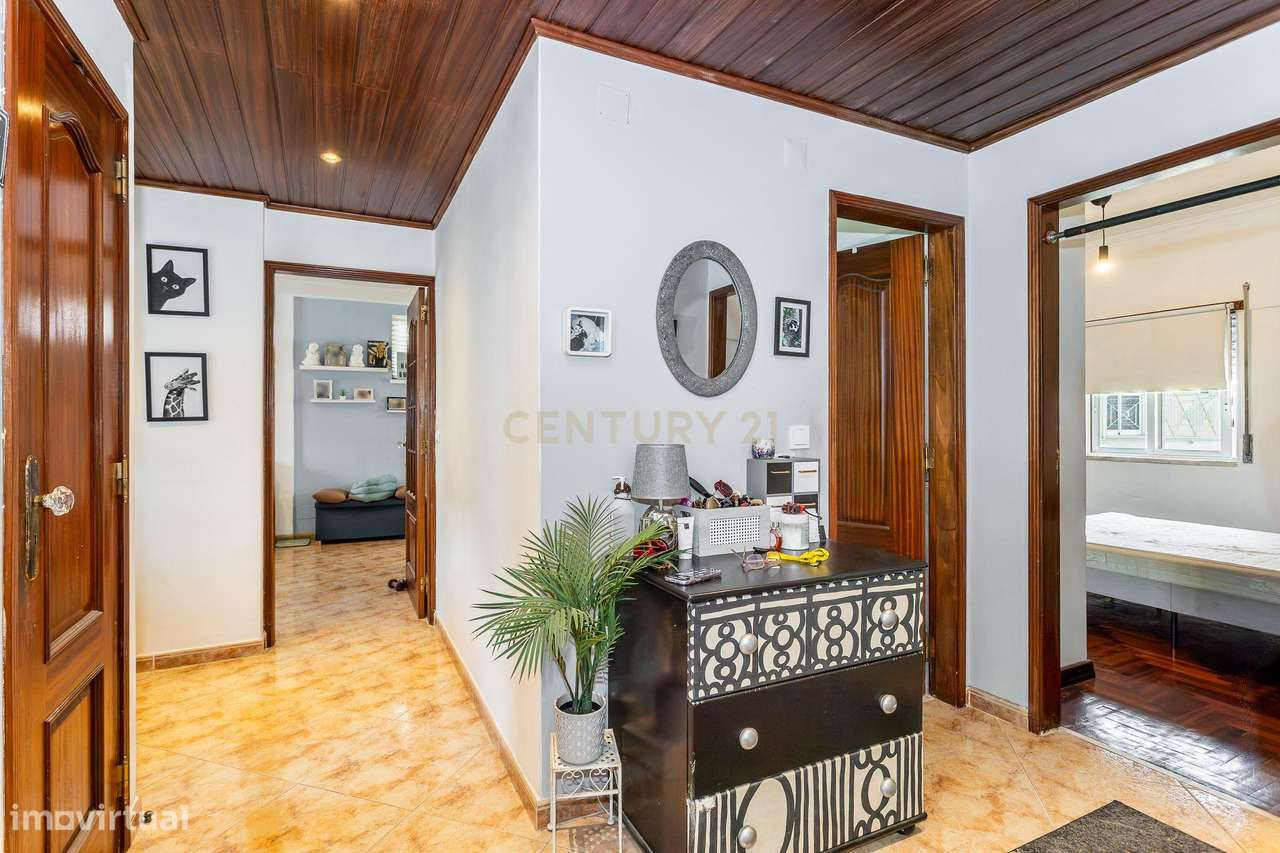 T3 transformado em T2 com 2 varandas e um pequeno terraço com churrasq - Grande imagem: 3/25