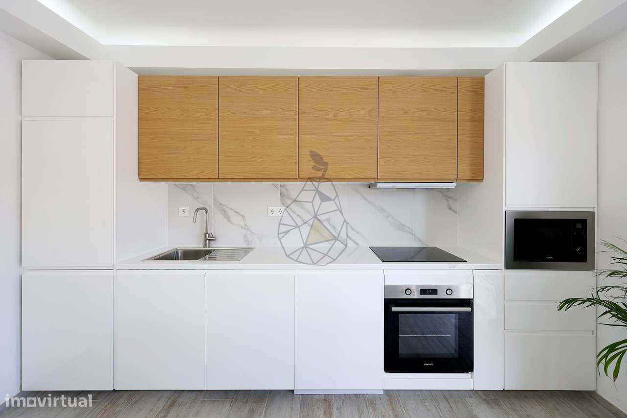 Apartamento Renovado com 2 Suites e Varandas, no Centro de Quarteira - Grande imagem: 3/36