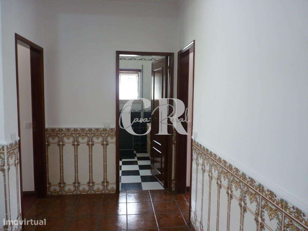 Fantástica moradia T3 com garagem e terreno generoso em Vila Facaia –-28