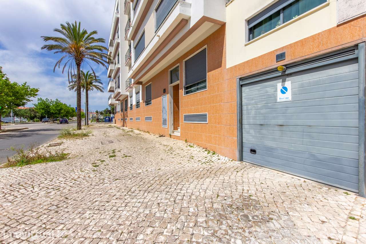 Apartamento T3 no Montijo com Localização Privilegiada-27