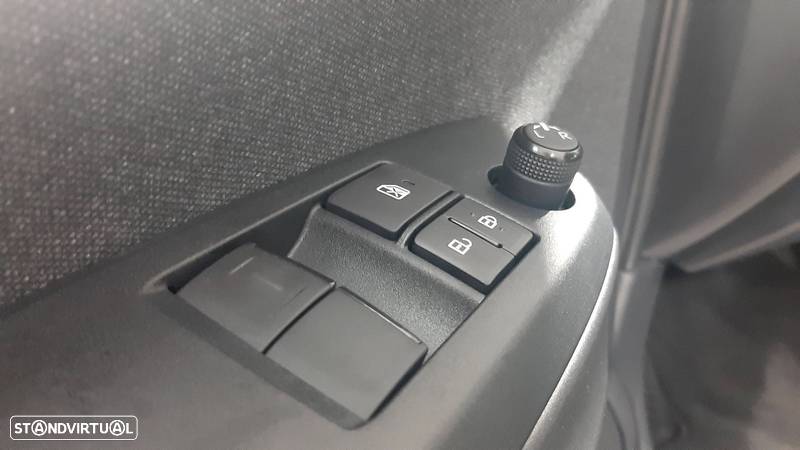 Toyota Yaris 1.5 HDF Comfort Plus - 29