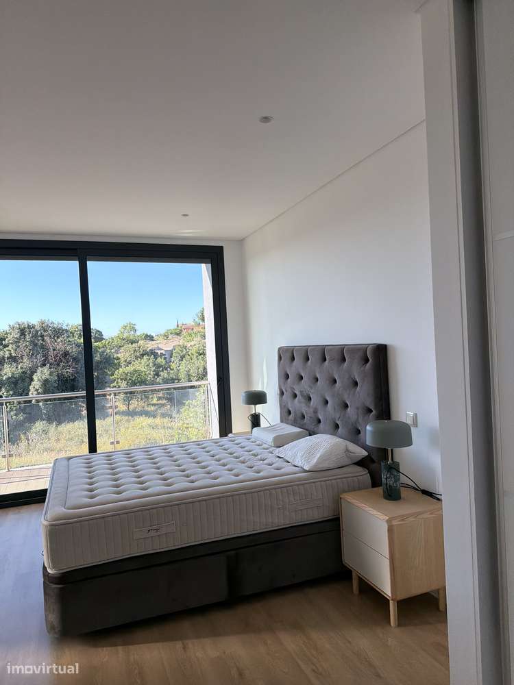 Moradia T4 NOVA com box e piscina-28