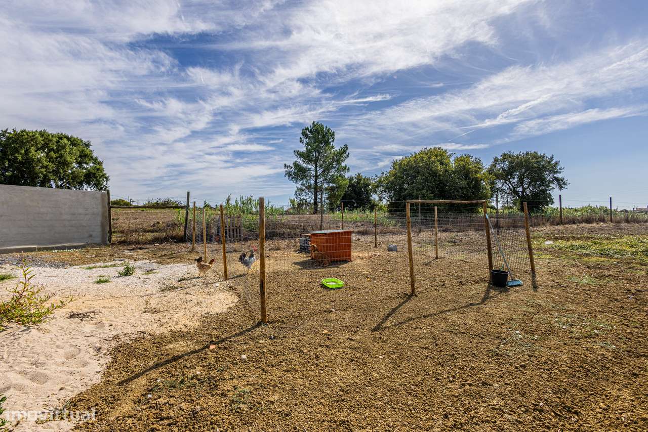 Excelente propriedade com área total de 13 680m2, localizada na Ereira-16