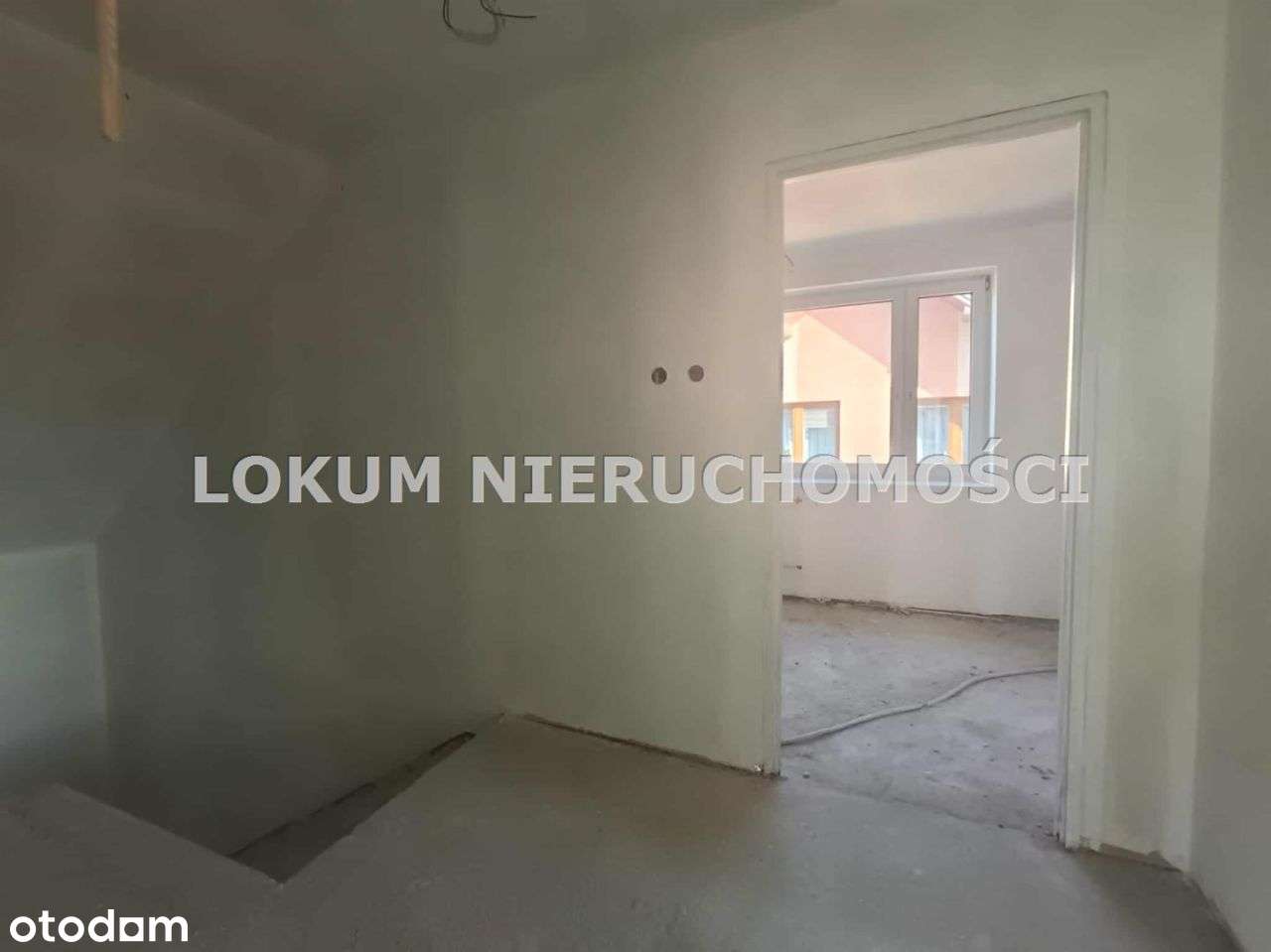 Dom z garażem dwustanowiskowym, 2,5km od runku.-17