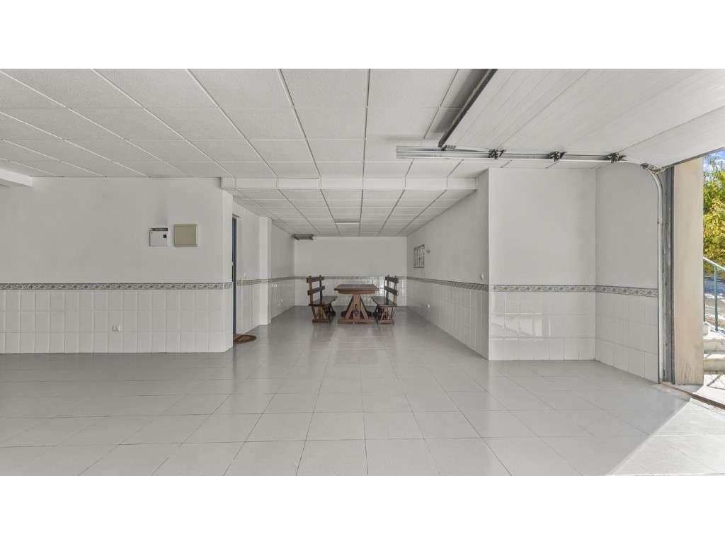 Moradia T5 Isolada no Feijó | Espaço Para Toda a Família-48