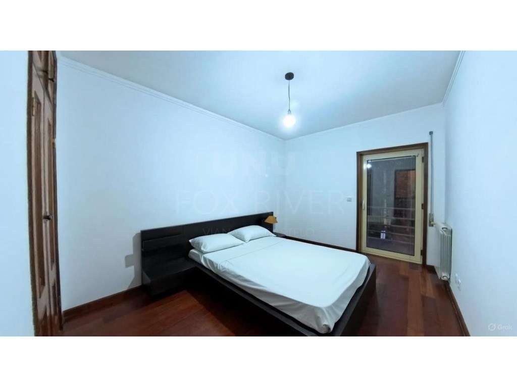 Moradia T4 Geminada na Meadela-10