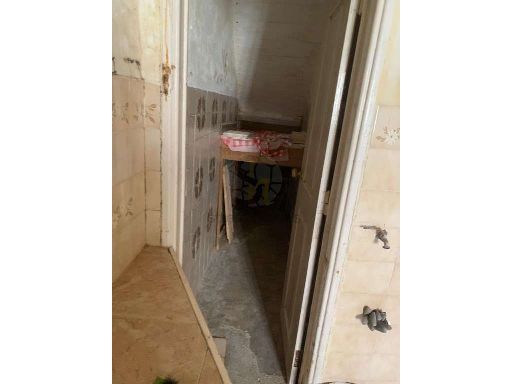 Prédio com dois pisos independentes para recuperação total-14