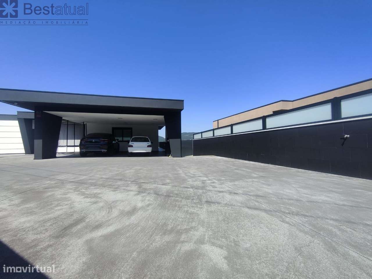 Moradia T 3 -4 frentes- de Luxo c/Piscina - Sande São Lourenço-9