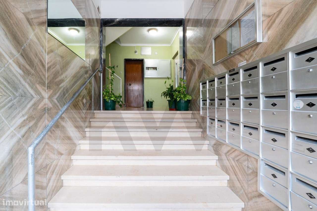 Apartamento T2 com Áreas Generosas e Vistas Desafogadas – Odivelas Cen - Grande imagem: 2/31