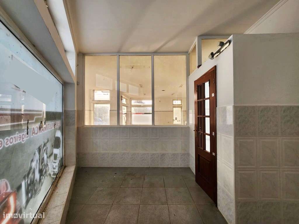 Loja com amplas montras - retoma de banco - Grande imagem: 5/10