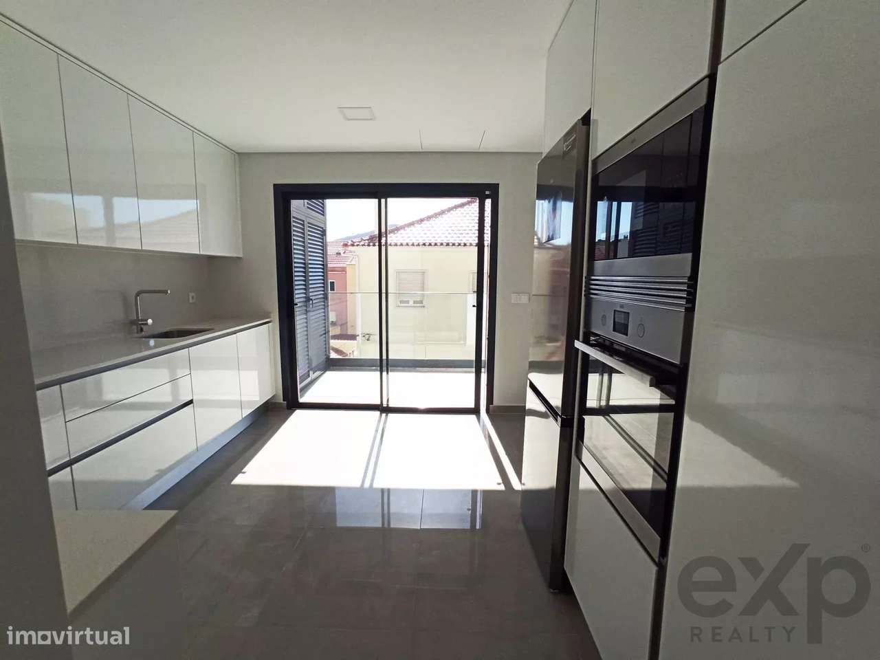 T2 Novo em condomínio fechado com piscina-11