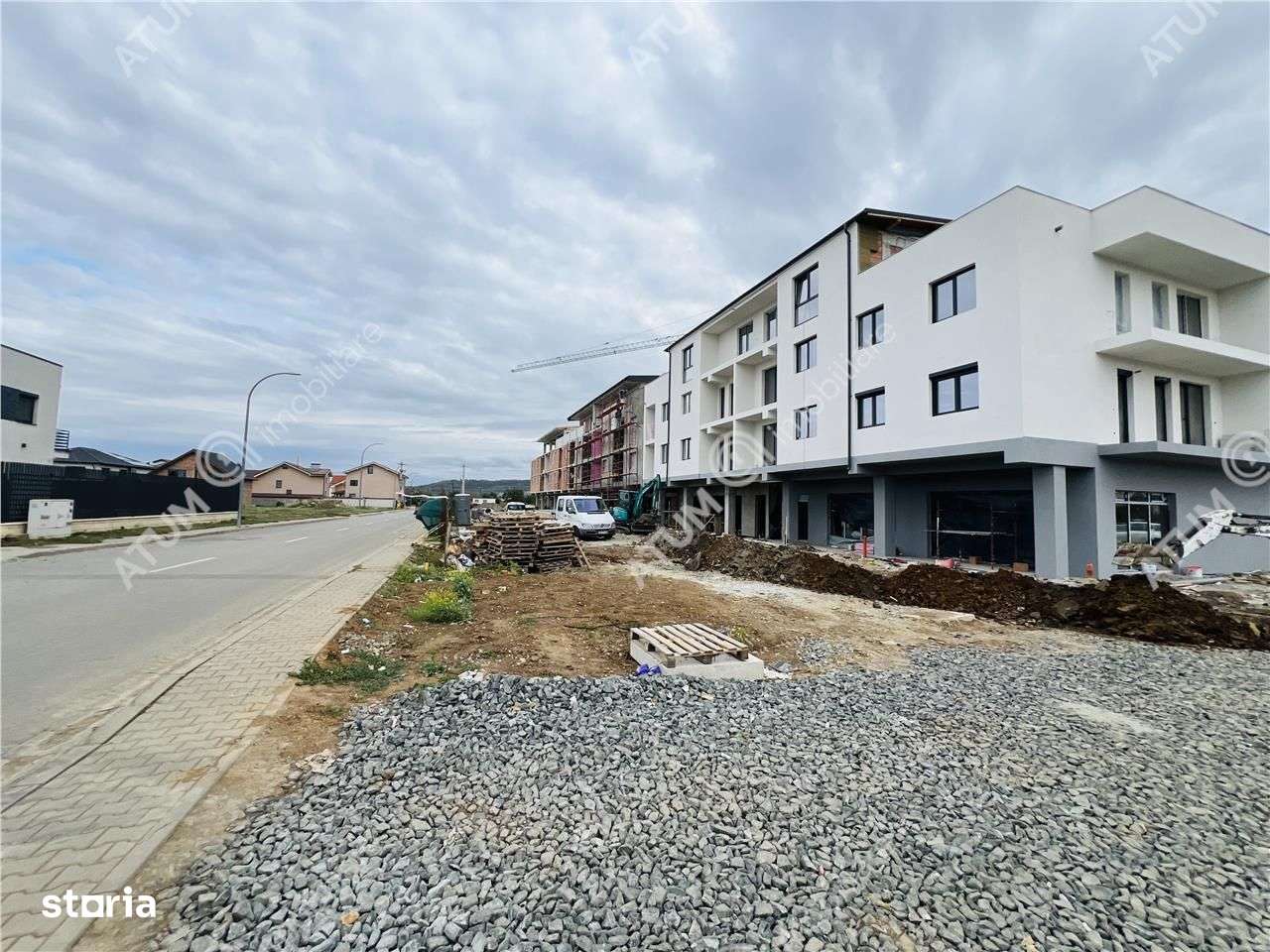 Apartament cu 3 camere si balcon etaj 1 in Selimbar zona Triajului - Imagine principală: 5/12
