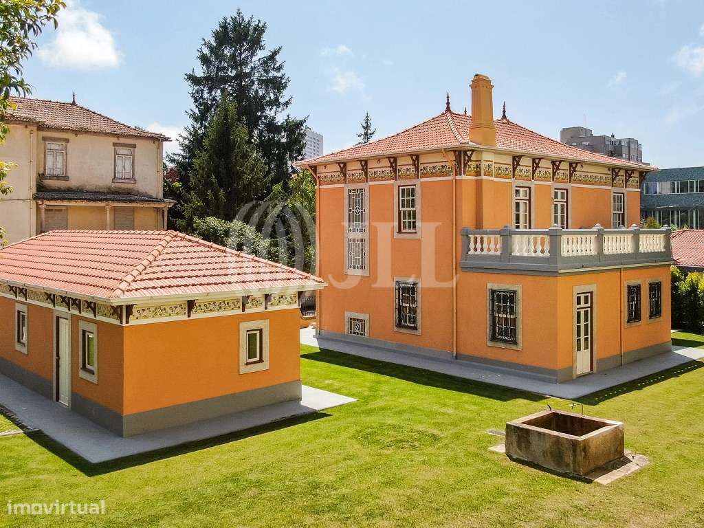 Moradias T4 e T1, no centro de Vila Nova de Gaia, Porto - Grande imagem: 1/54