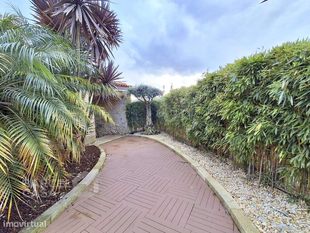 Moradia T4 em pedra, com piscina em Airó - Barcelos-47