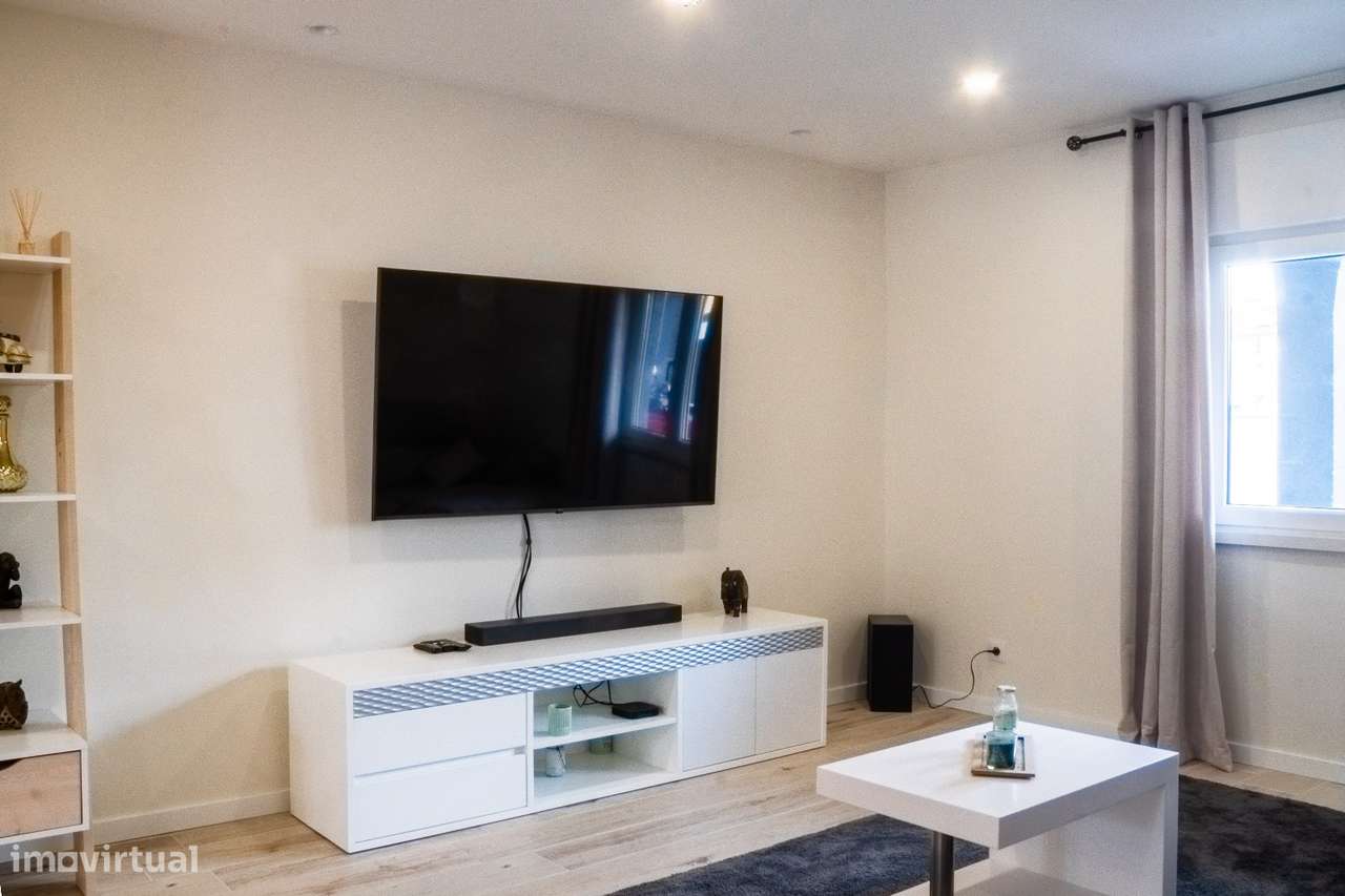 Moradia T5 na Quinta do Conde com sótão e garagem-5