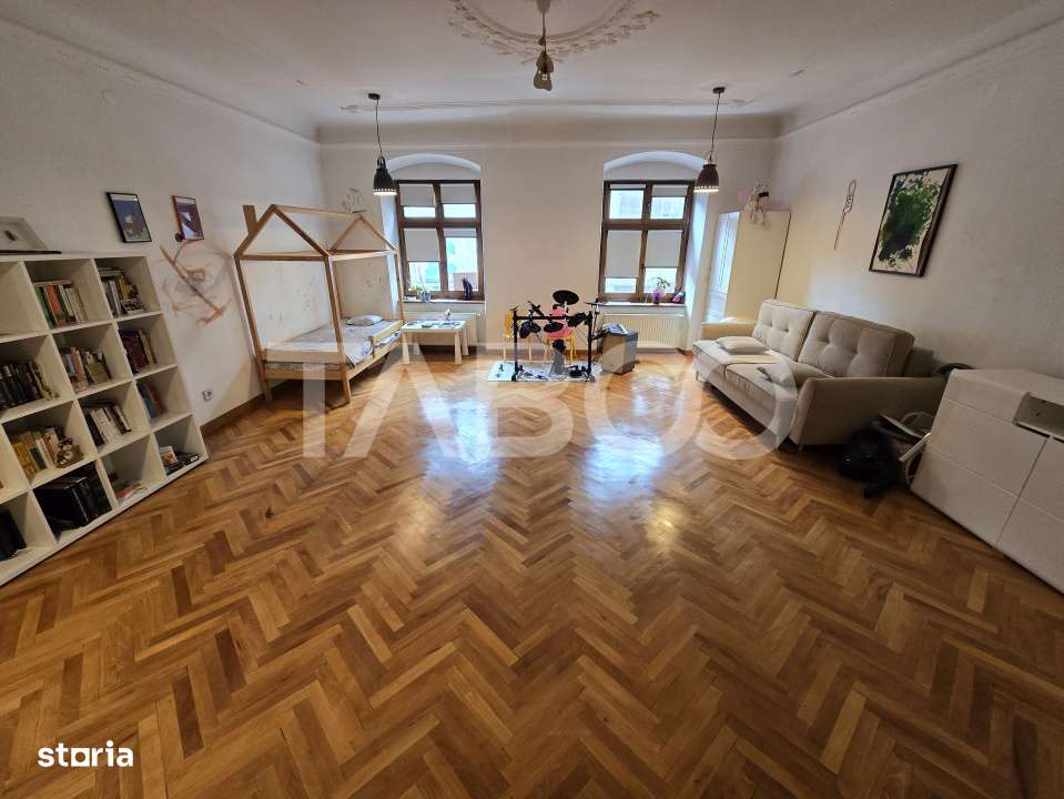 Apartament decomandat de vanzare cu pivnita in Centrul Istoric Sibiu - Imagine principală: 4/13