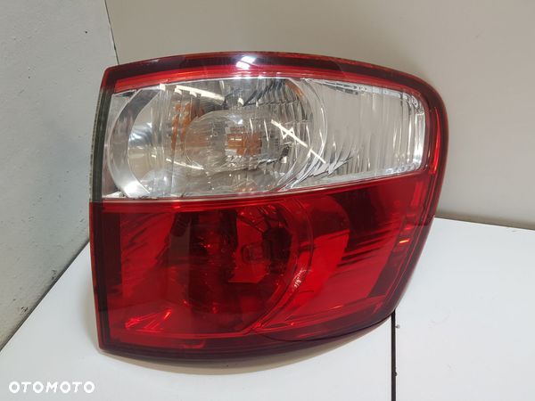 LAMPA PRAWA TYLNA TOYOTA AVENSIS VERSO OE LIFT 2004 - 1