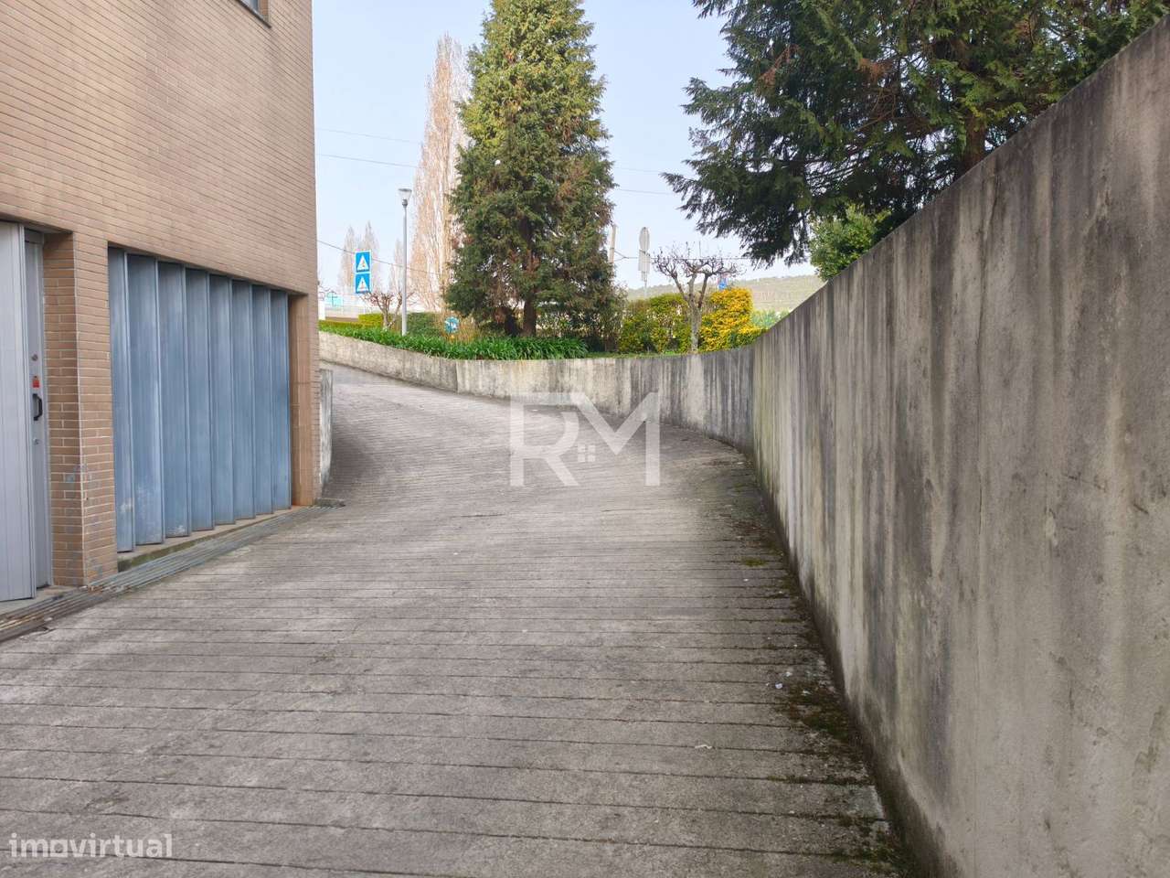 GARAGEM BOX COM ARRUMOS | CENTRO DE VALONGO-3