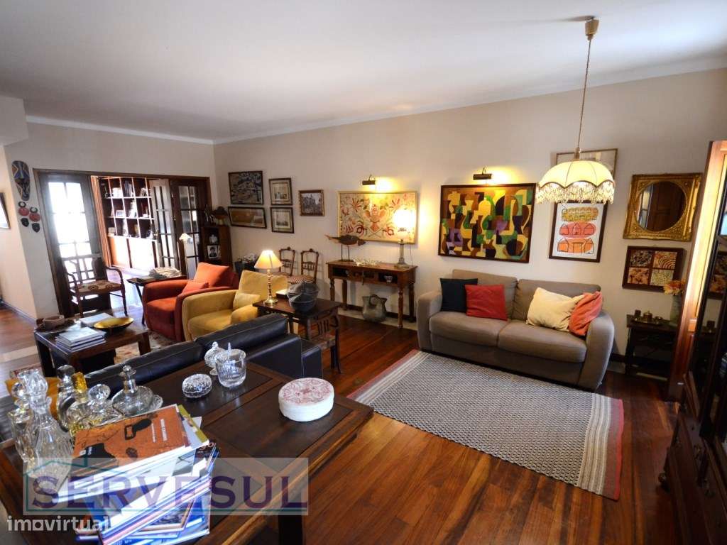 Excelente Oportunidade de Investimento! 1º Andar Duplex de uma Casa...-10