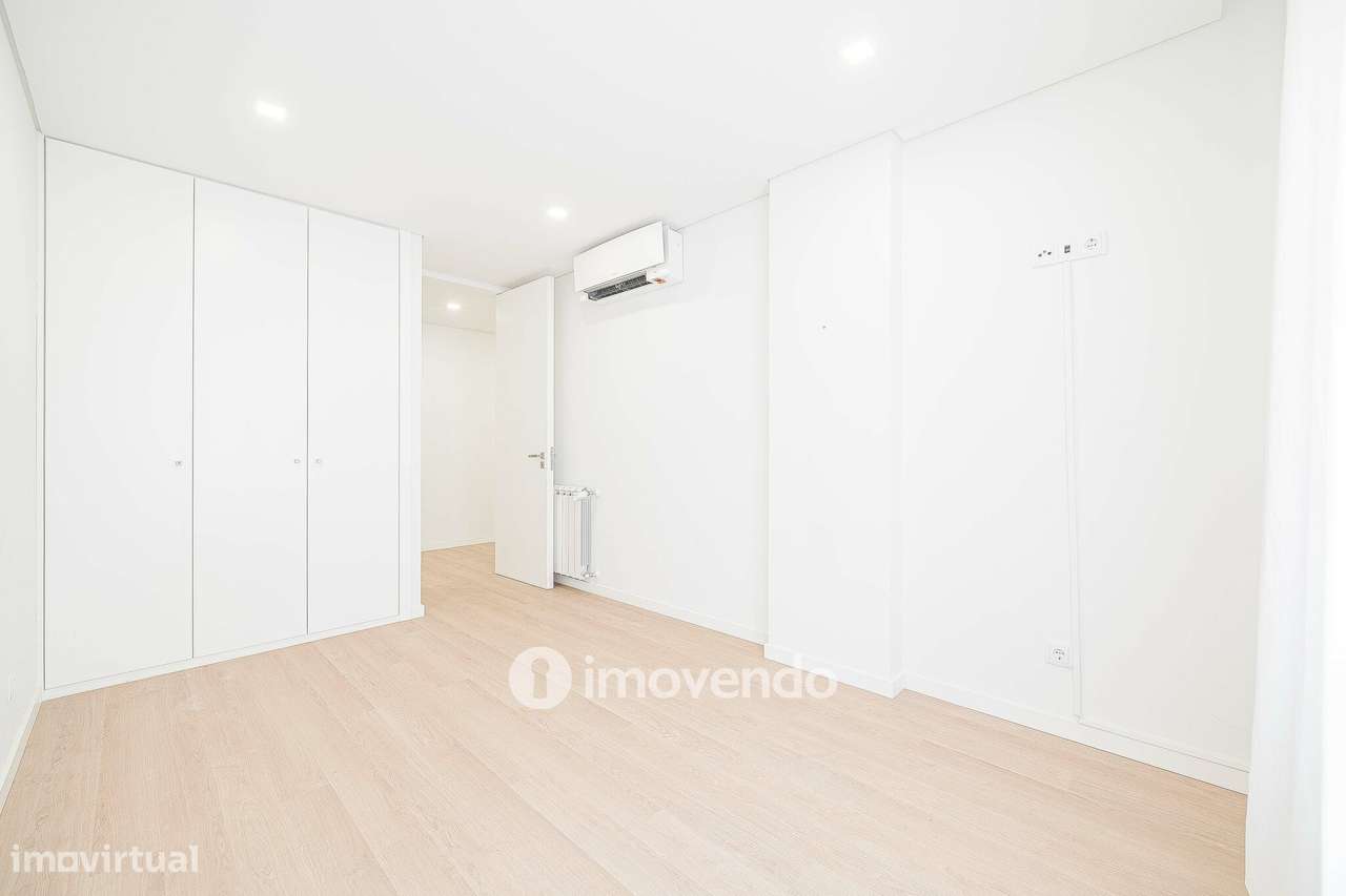 Apartamento T2, com estacionamento e cozinha equipada, na Amadora-19