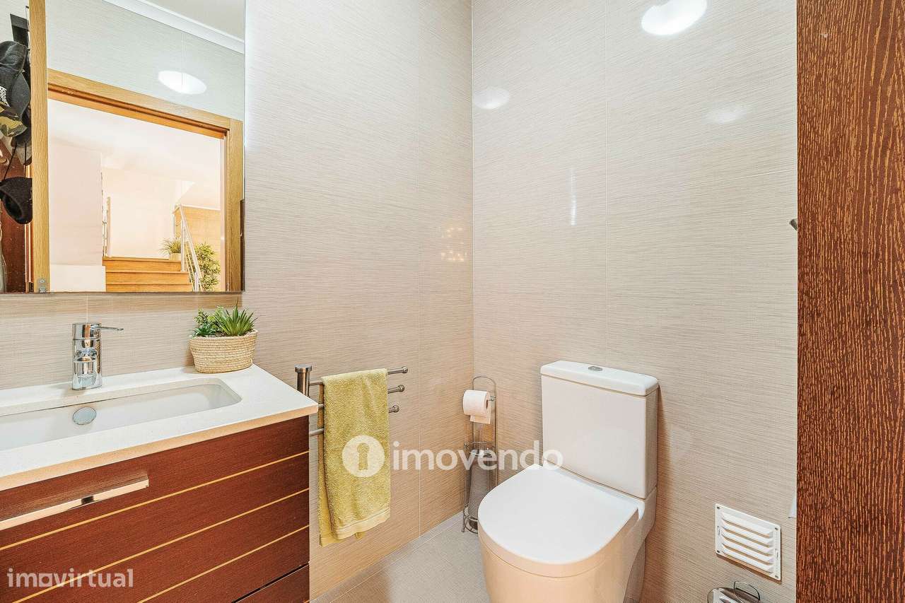 Apartamento T4 Duplex, com estacionamento e arrecadação, no Barreiro-16