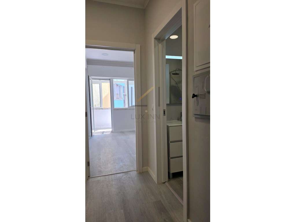 T1 renovado centro Amadora - elevador e a 100mt do comboio-14