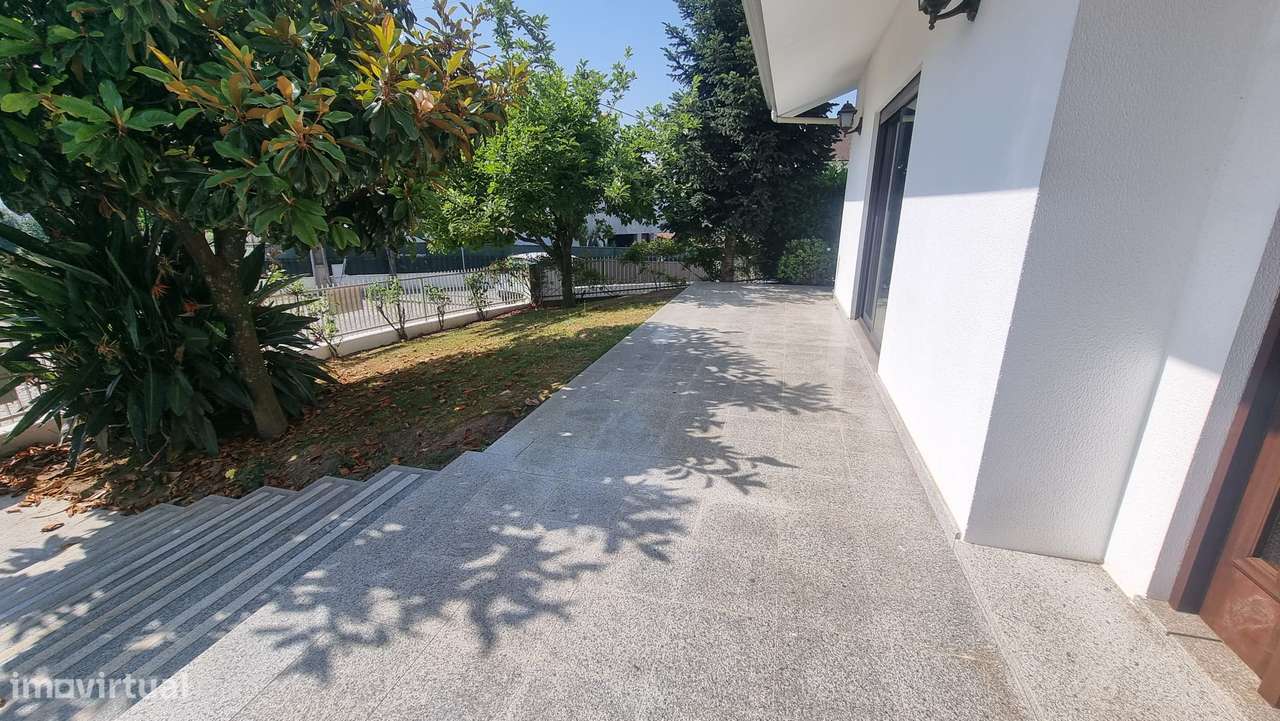 Moradia Individual V4+1 Freixo de Cima Amarante - Grande imagem: 4/31