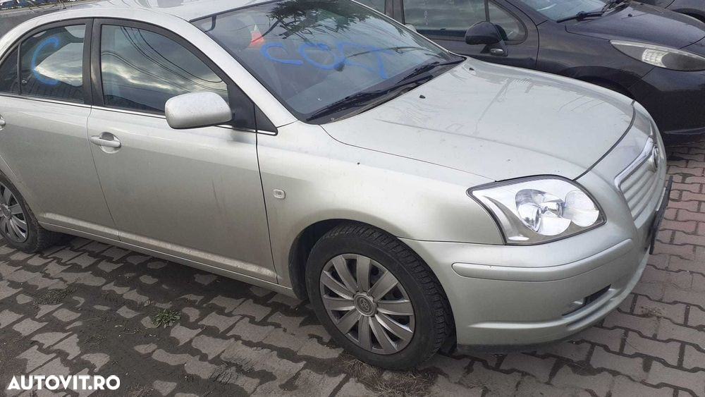 Aripa dreapta Toyota Avensis 1.6 benzina 3zz fe - 3