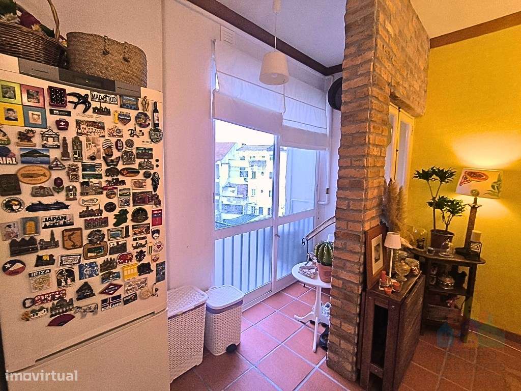 Apartamento T4 - Elegância Contemporânea no Coração de Tomar-9