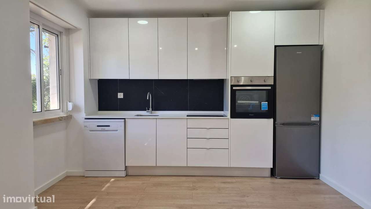 Encante-se com Este Apartamento Remodelado: O Lar Moderno e Confortáve - Grande imagem: 4/9