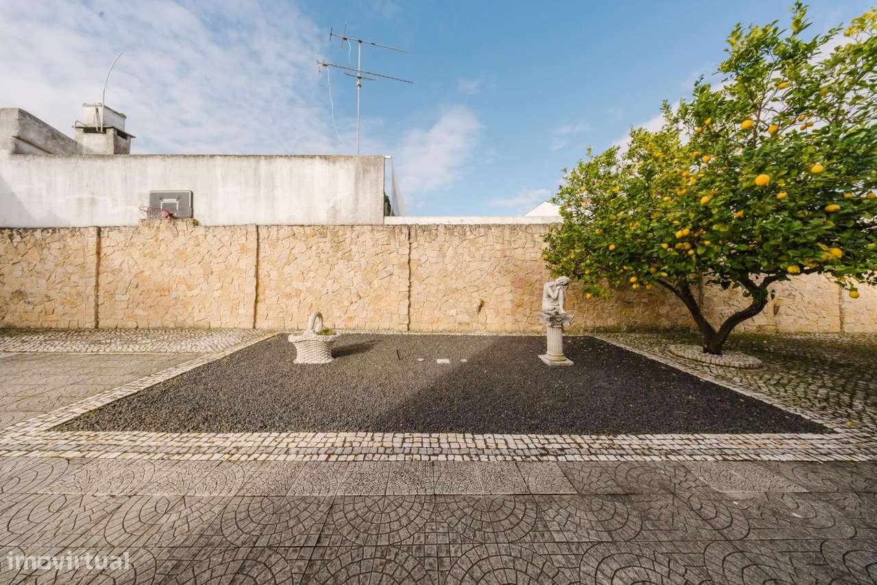 Moradia Independente T4 com Lote de 1.000 m2 em Fernão Ferro-6