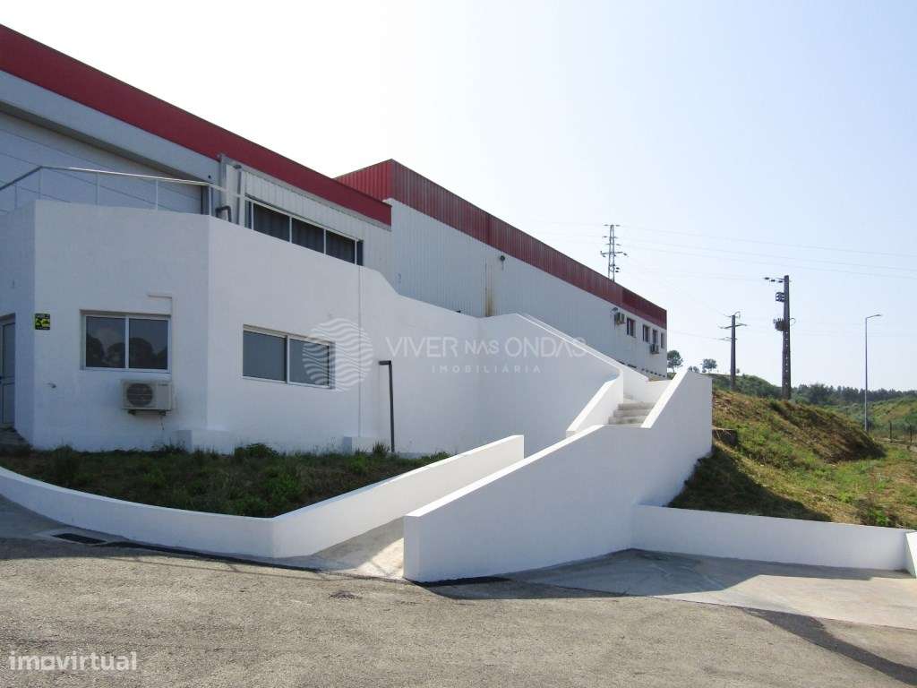 Armazém dividido em 4 fracções, para investimento ou desenvolviment... - Grande imagem: 4/33