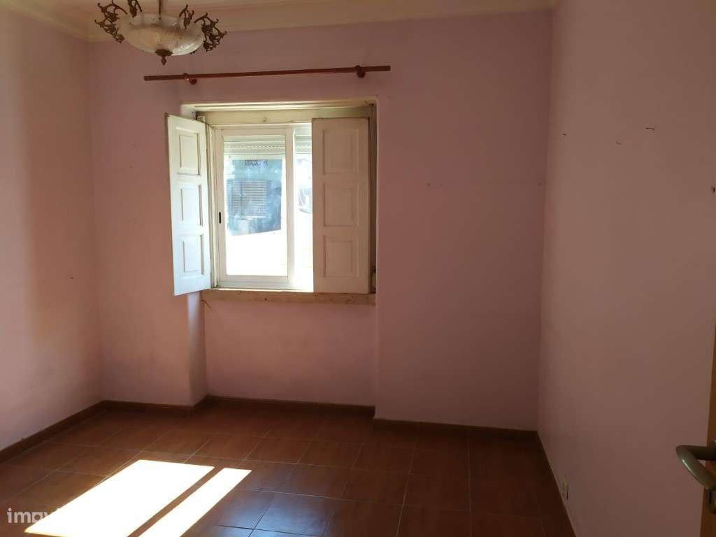 Apartamento T2 com localização privilegiada na Venteira, Amadora.-11