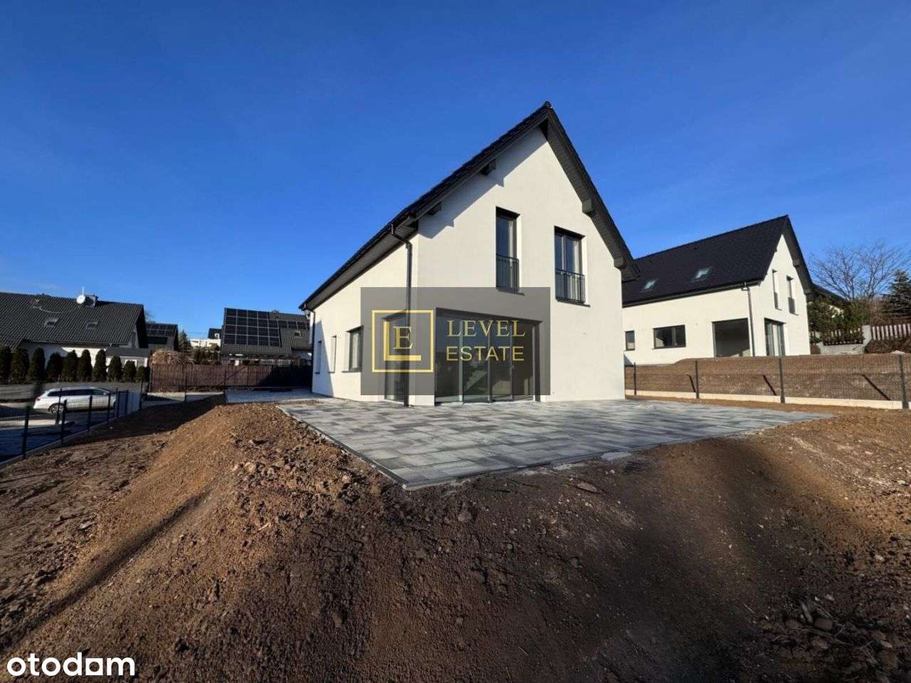 Wolnostjący, duży dom rodzinny. Spokojna okolica.-1