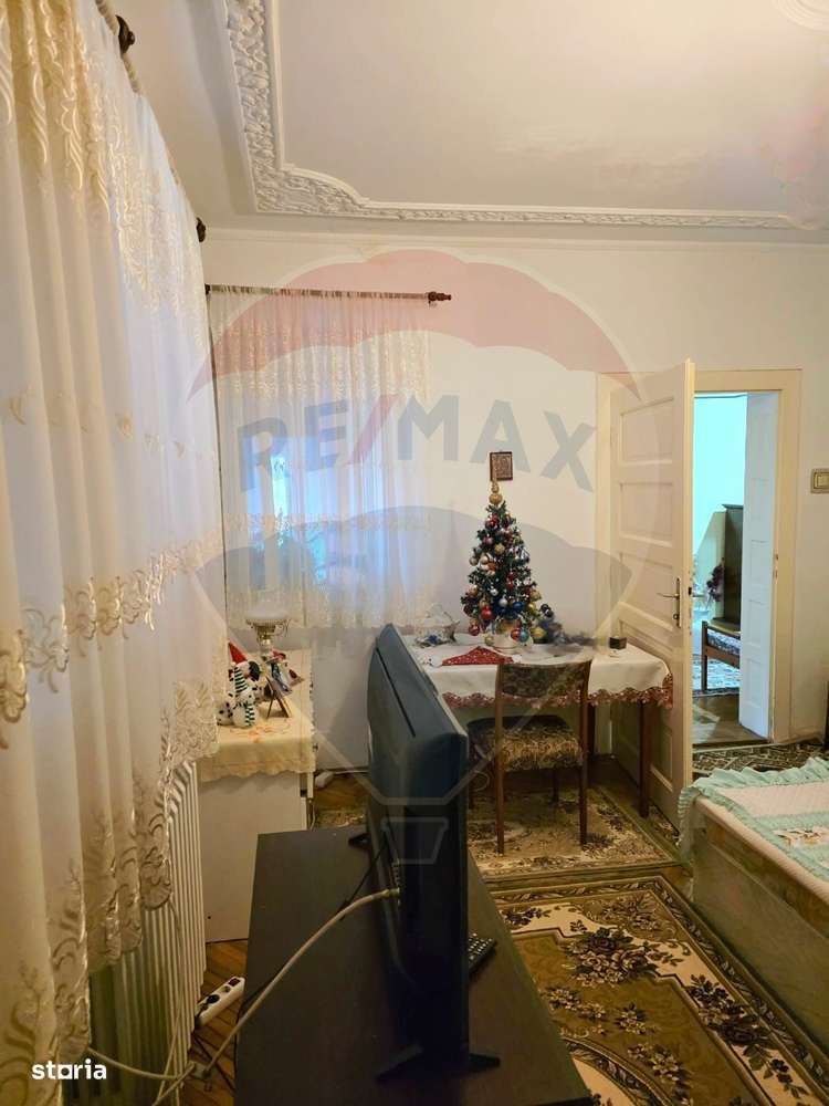 Casa cu 5 camere de vanzare in centrul orasului Talmaciu-18