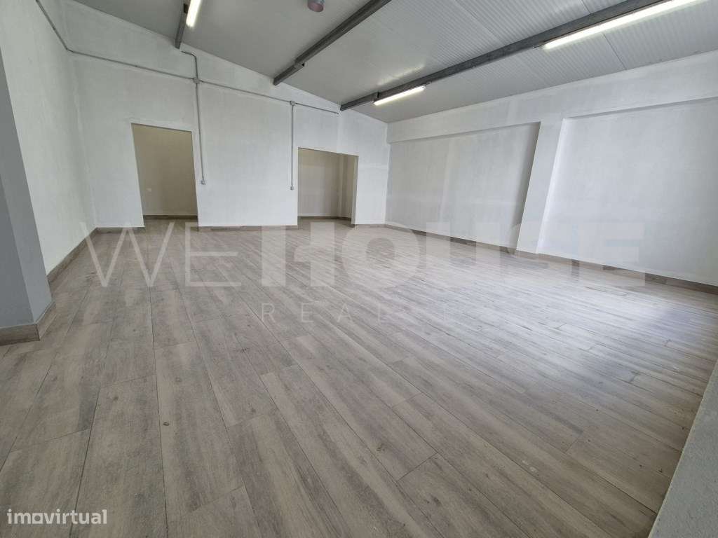 Armazém para Venda na Baixa da Banheira-7