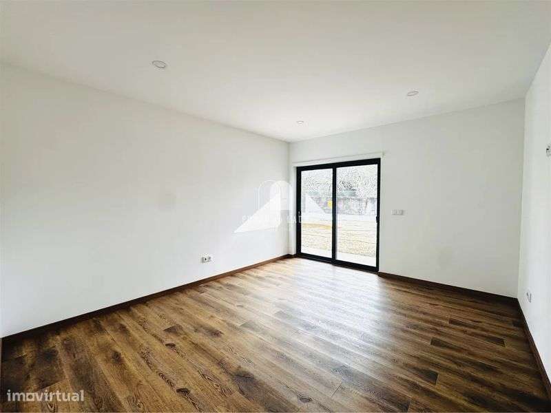 Moradia T4 térrea- Arada- Arrendamento - Grande imagem: 5/12