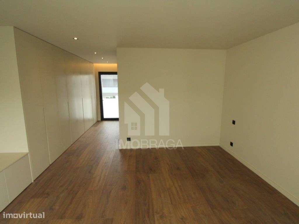 Moradia de Gaveto T3 Nova com 3 Suites | Pronta a Habitar | S. Pedr...-12