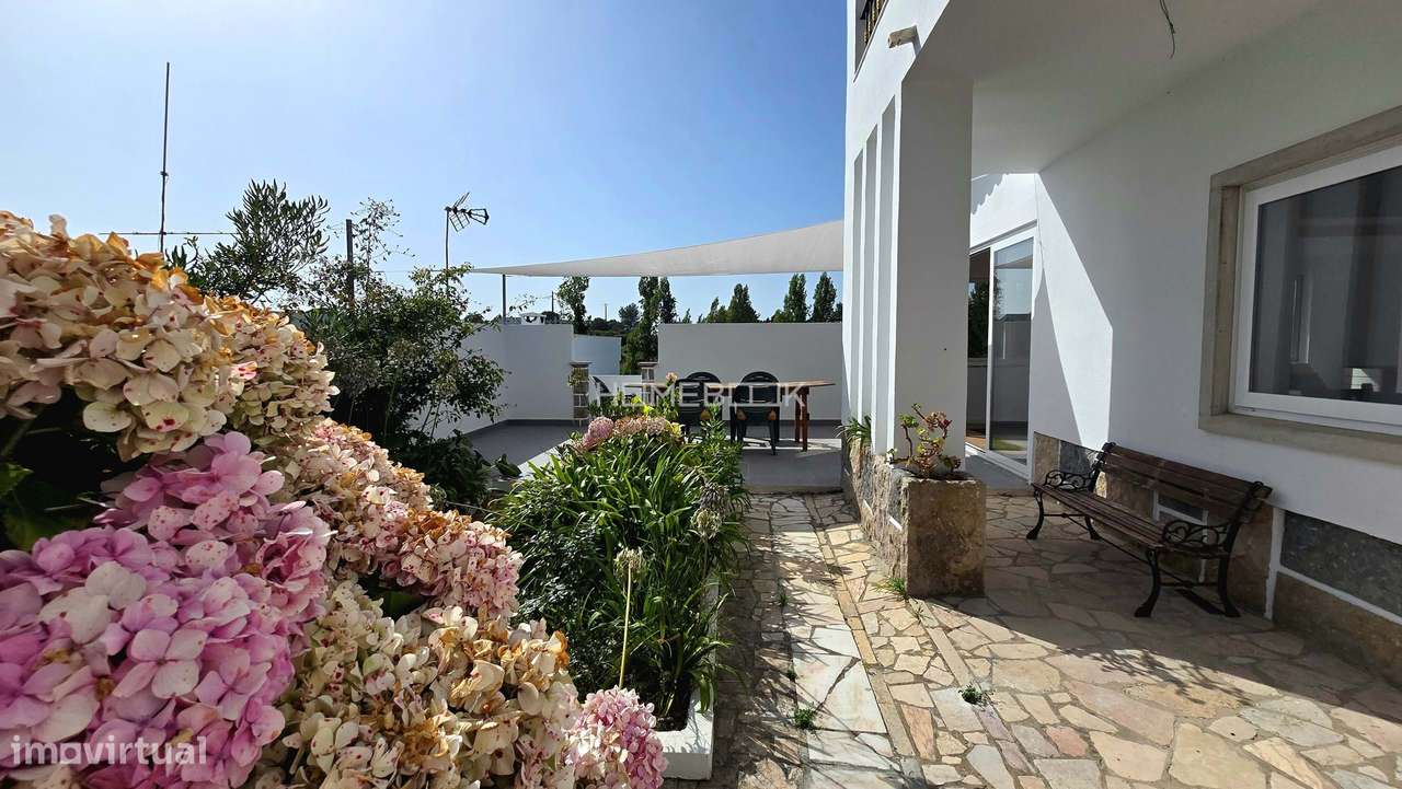 Moradia T5 remodelada em Galamares – Oportunidade imperdível em Sintra - Grande imagem: 2/59