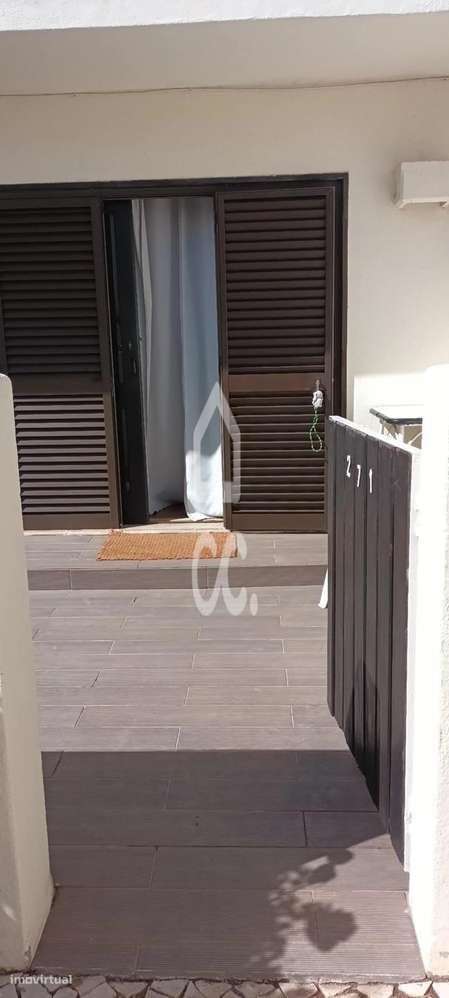 Apartamento TO convertido a T1 em condomínio fechado com 3 piscinas, c-22
