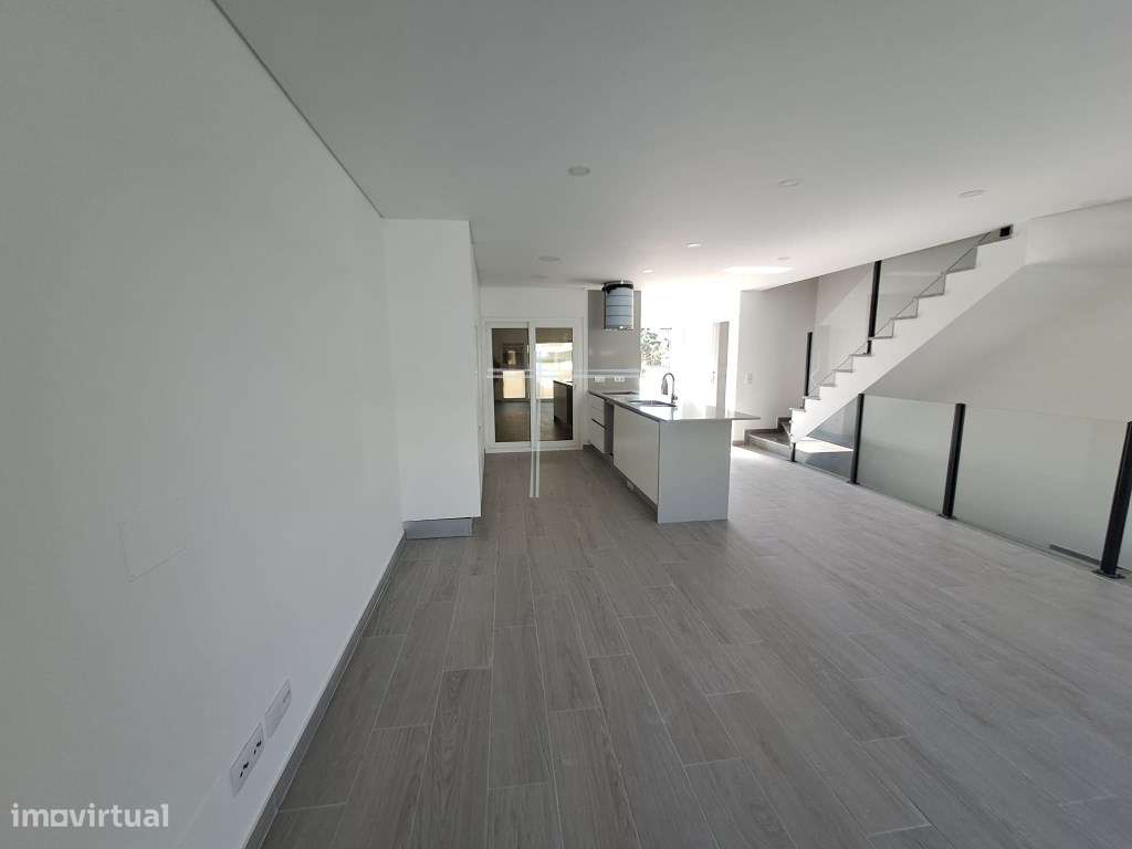 Moradia geminada T4, arquitetura contemporânea com garagem - Vale d... - Grande imagem: 2/29