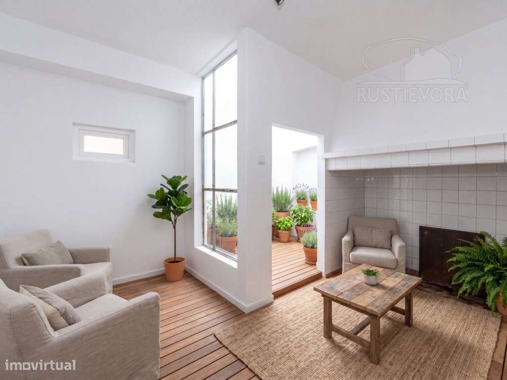Moradia T2 em Cabeção com terraço-13