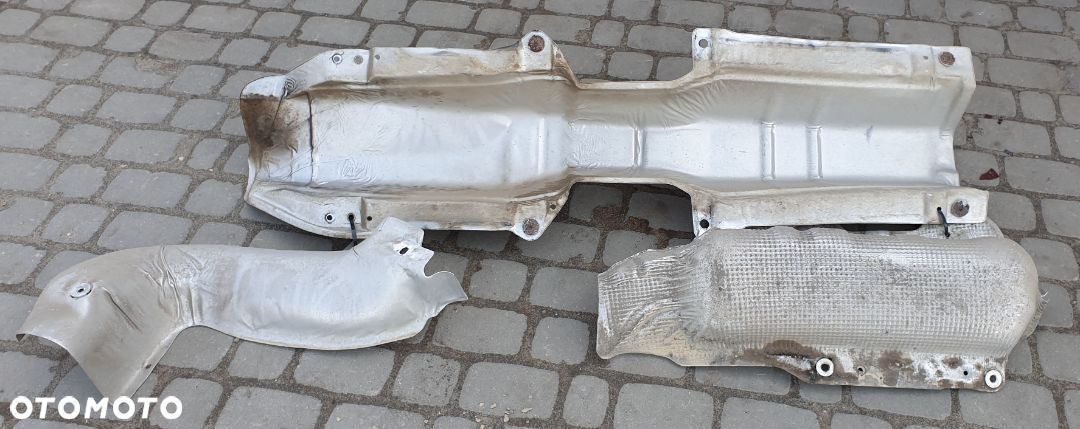 OSŁONY TERMICZNE KOMPLET 6Q0825671 6Q0825701B 6Q0201307 VW POLO V 6R - 1