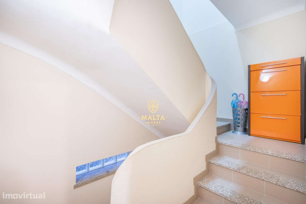 Moradia Bifamiliar com 3 Pisos no Centro de Fão – Esposende-24