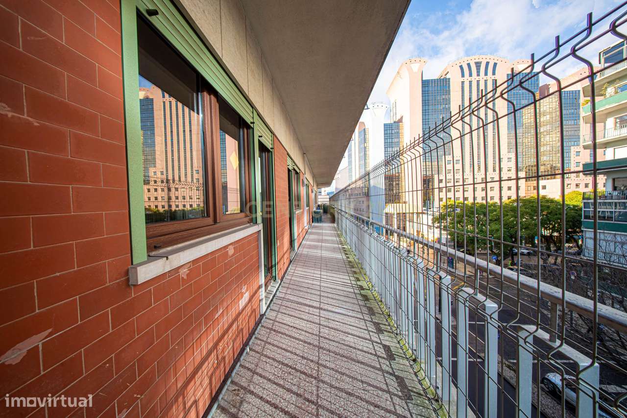 T5 remodelado | 200 m² | Elevador | Prédio em Betão | Campo Pequeno |-9
