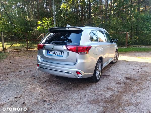 Mitsubishi Outlander PHEV Instyle + - 4