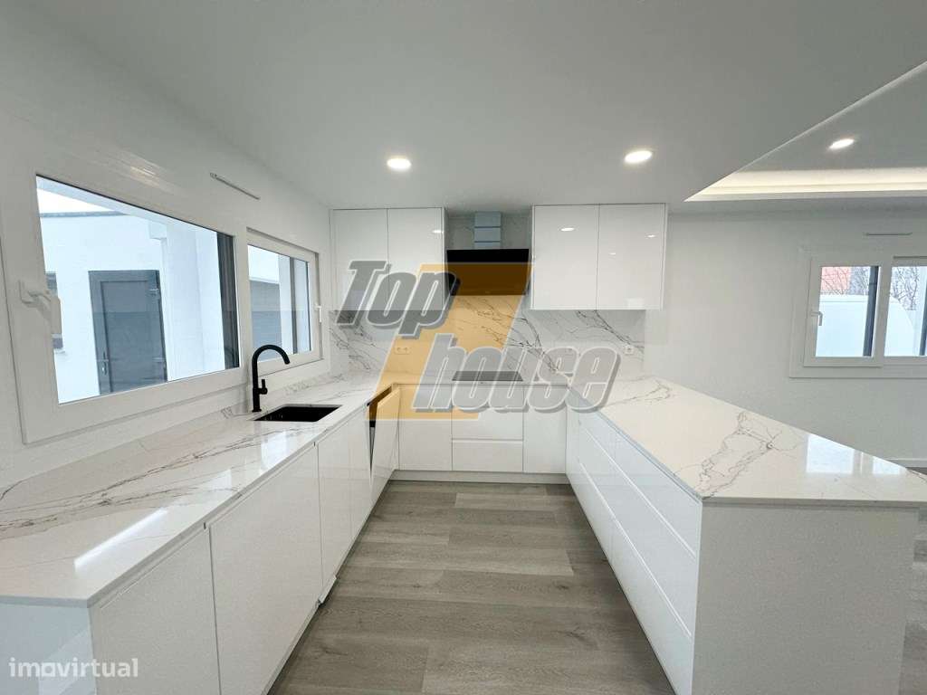 Moradia Isolada T4 Sobreda-6