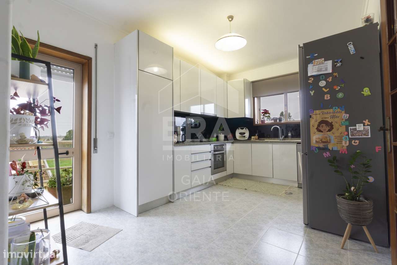 Apartamento T3 com Áreas Generosas em Serzedo-19