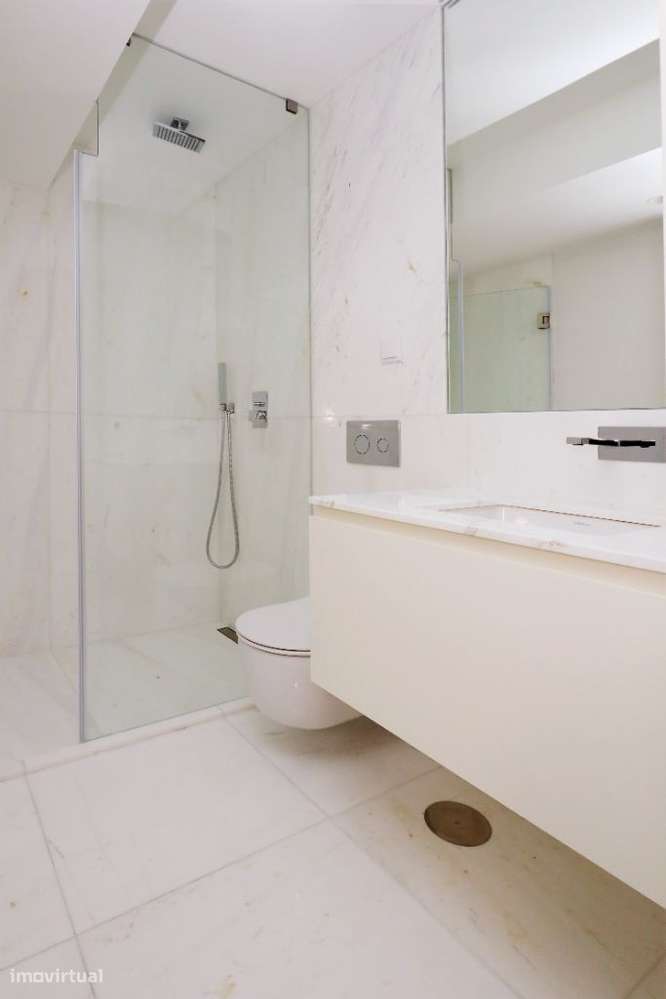 Apartamento T3 com 177m2 no edifício Varino 04-12