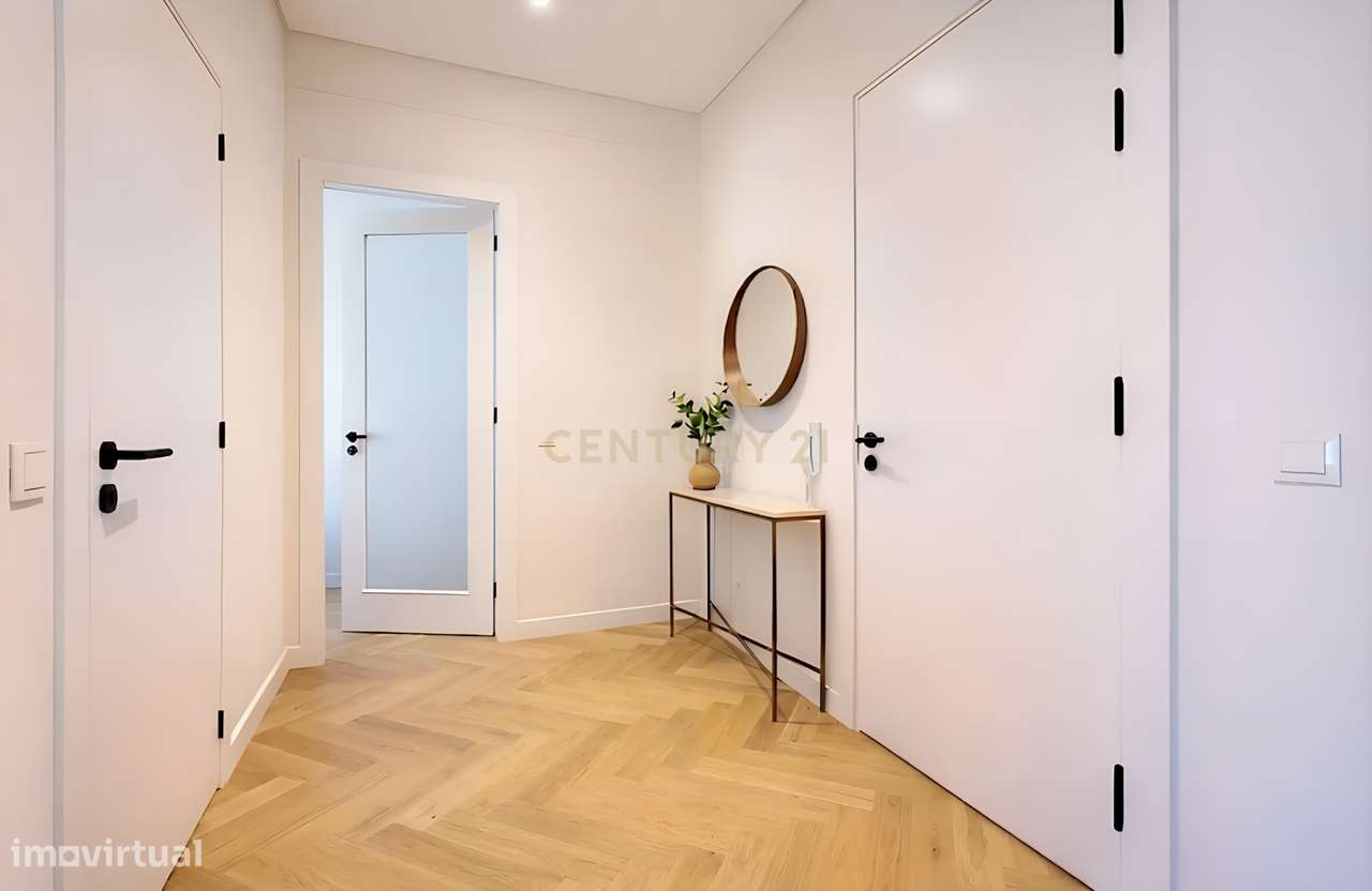Apartamento T2 em Oeiras com Varanda e Boa Exposição Solar-16